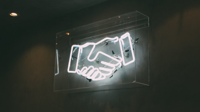 SHakehands neonschild