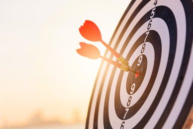 dartpfeile im bullseye