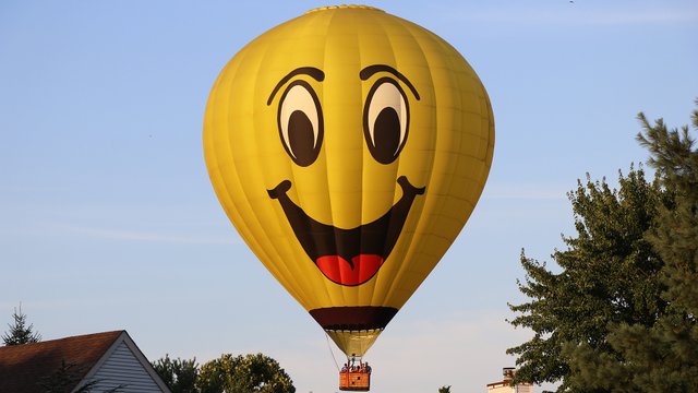 Heißluftballon mit Smiley Gesicht
