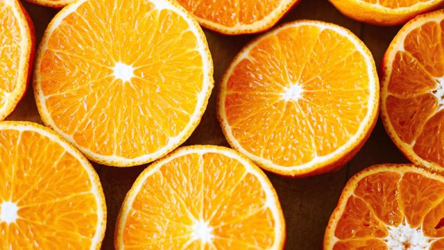 mehrere orangen