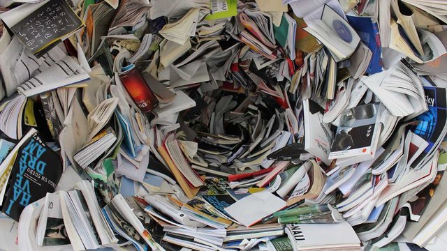 tunnel aus büchern