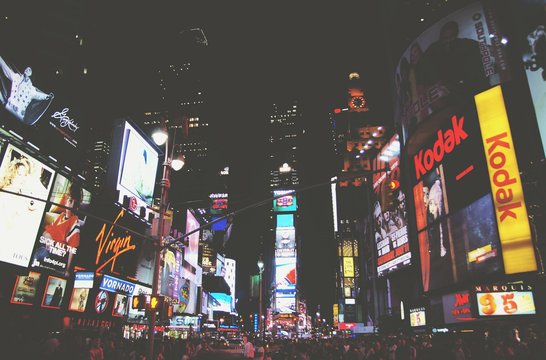 times square in new york bei nacht 